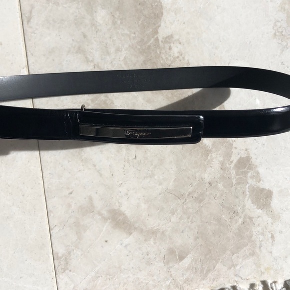 Black ferragamo leather belt! Womens size S